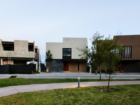 Fachada Casa Roqueño