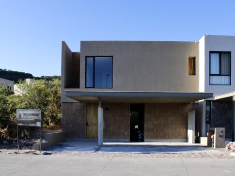 Fachada Casa Bruma C.90